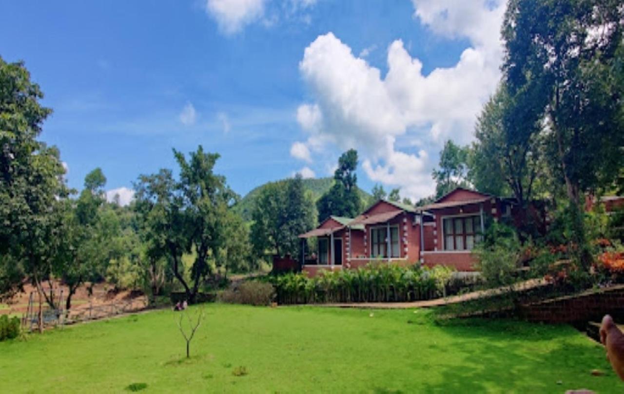 Hotel River Orchid Resort Satara Ngoại thất bức ảnh