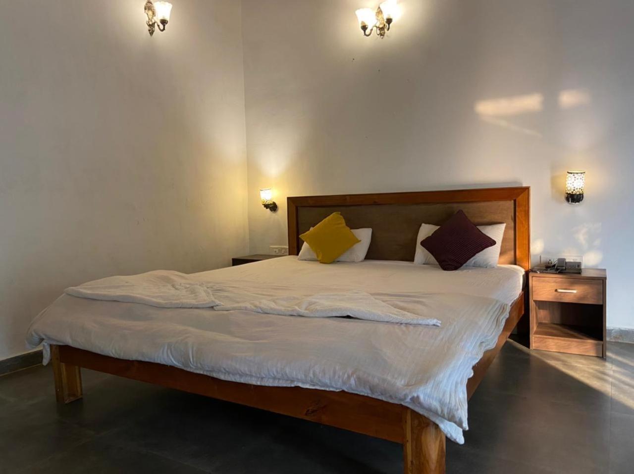 Hotel River Orchid Resort Satara Ngoại thất bức ảnh